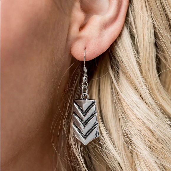 Geographic Goddess - Picture 2 of 3